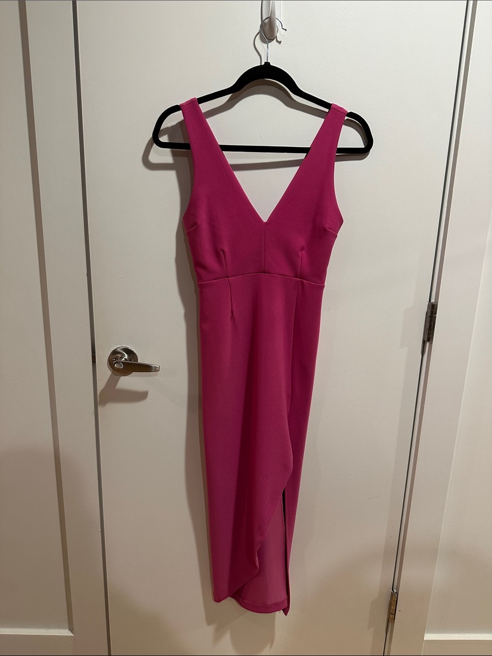 Abercrombie Wedding Guest Fitted V-Neck Midi Dress in Fuchsia